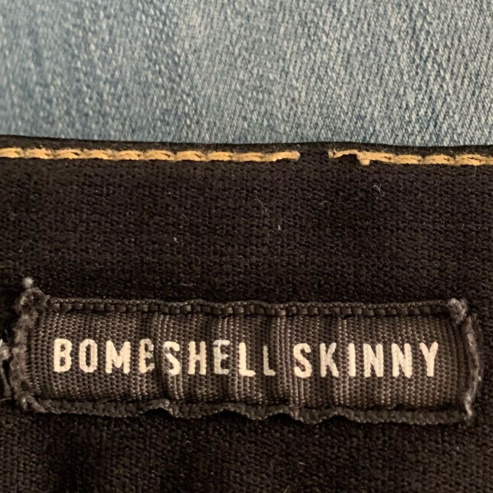 Torrid Distressed Bombshell Skinny Denim Shorts Size 16R - Picture 4 of 15